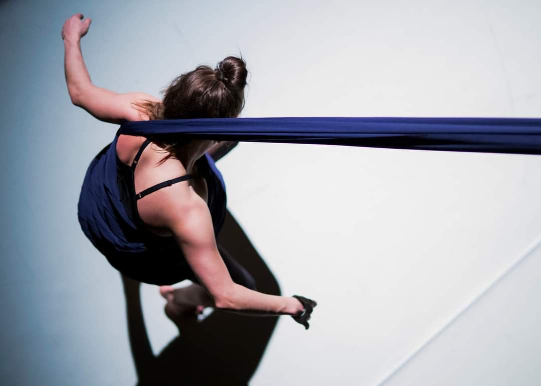 ariadna vendelova aerial silks vertikaltuch workshop